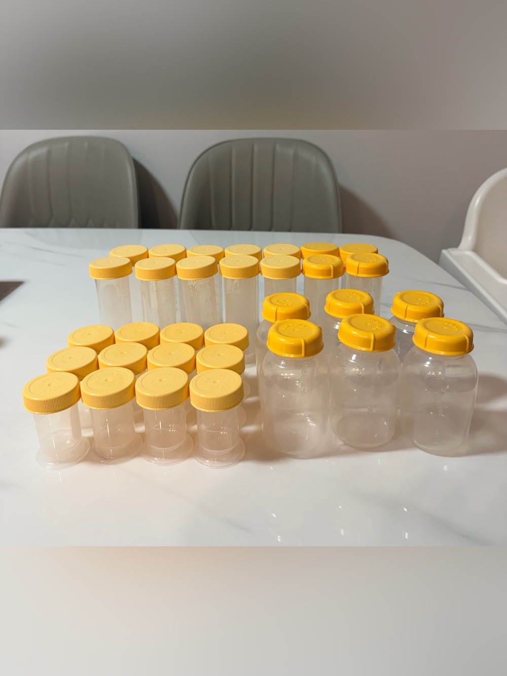 32 pieces Medela Plastic Storage Jars with Yellow Lids - Set of assorted sizes.